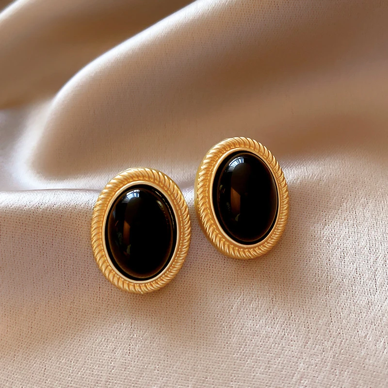 Retro Gold Color Metal Black Oval Shaped Clip Earrings Without Piercing for Women Advanced Design Elegant Lady Party Jewelry