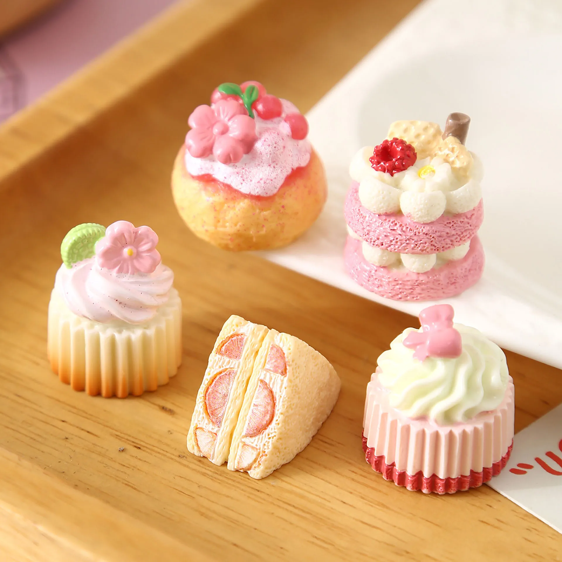 5pcs Miniature Food Scene Combined with Resin Ornaments DIY Patch Cream Sandwich Cherry Blossom Cupcakes as Table Decorations