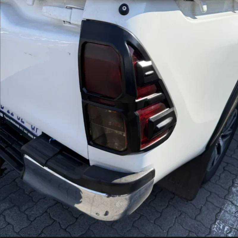 

Accesorios Tail Light Cover For Toyota Hilux 2016-2022 ABS Black Matte/ABS carbon Decoration Car Exterior Rear Lamp Hoods