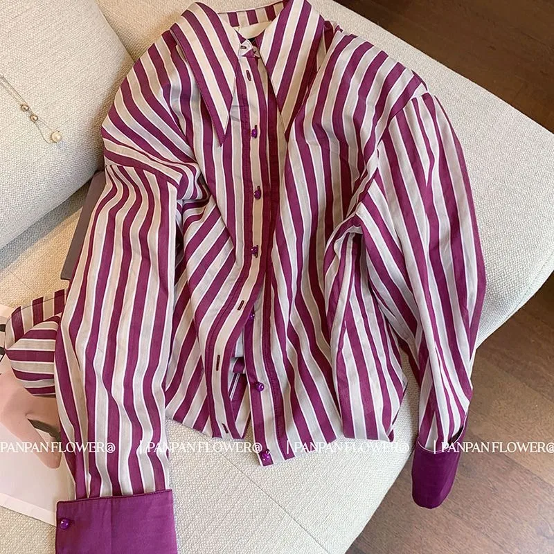 Camicia a righe viola dal design di nicchia da donna allentata retrò 2025 autunno nuovo temperamento versatile top corto