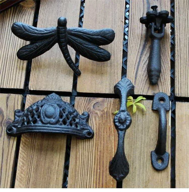 American Retro Iron Furniture Pull Handles Vintage Cabinet Door Handles Drawer Knob Crown Cupbaord Wardrobe Closet Pulls Decor