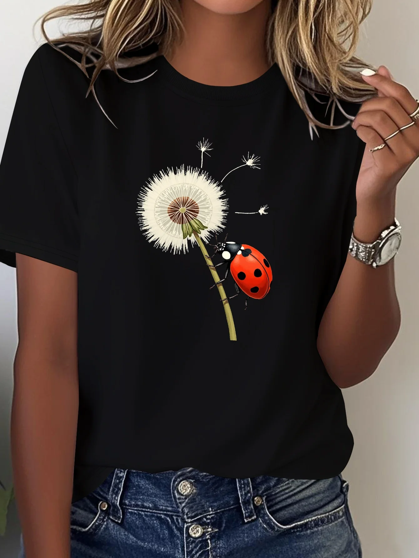 Women's Graphic Y2k T-Shirt Casual Crew Neck Short Sleeve Tees Tops with Dandelion and Ladybug Print Funny Clothes Outfit Female