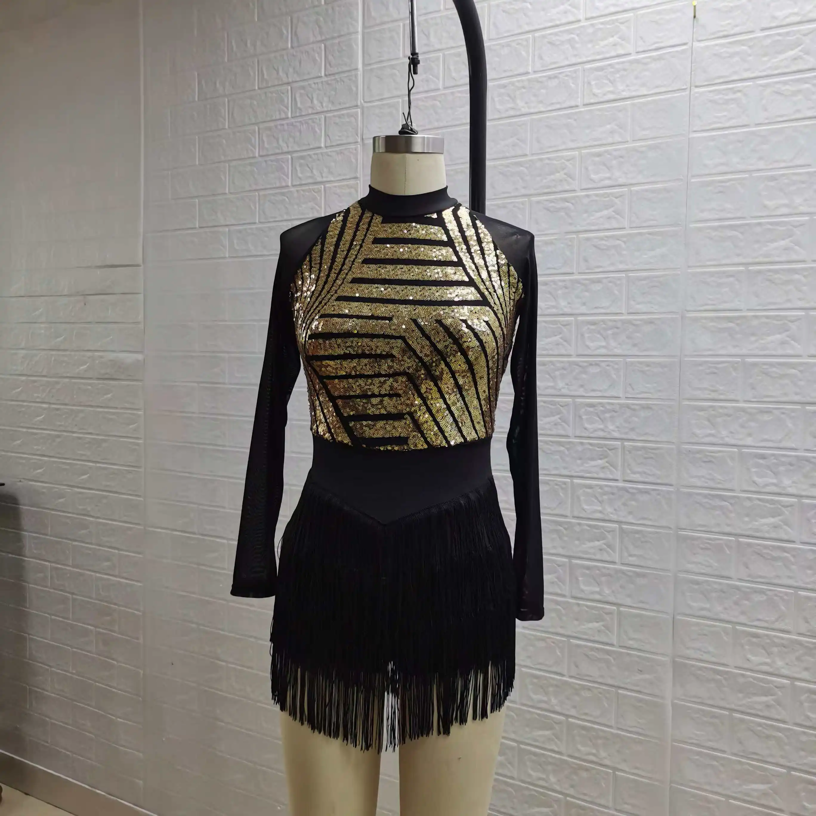 Damska, elastyczna, czarno-złota odzież do tańca lirycznego, top na ramiączkach, zdobiony piórami i błyszczącymi cyrkoniami.