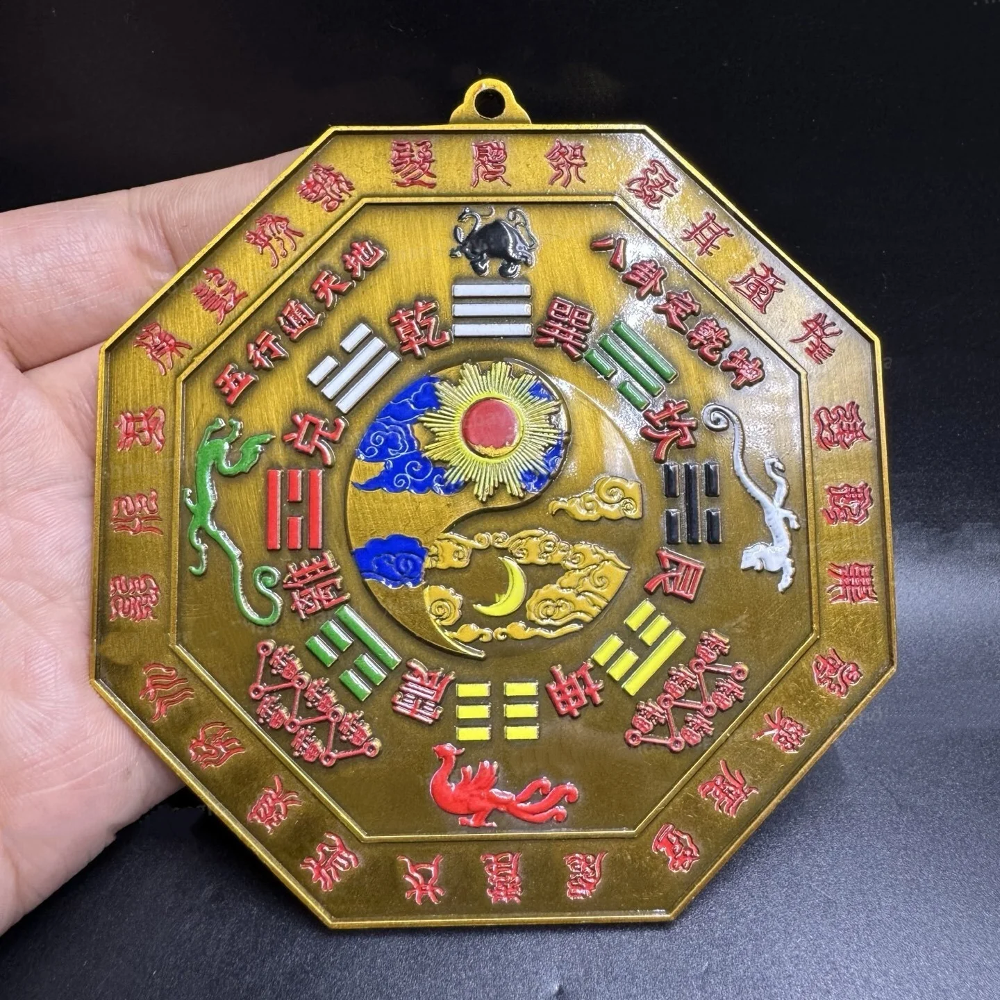 

Латунная защитная статуя четырёх страв Багуа с зеркалом фэн-шуй