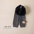 Gris oscuro