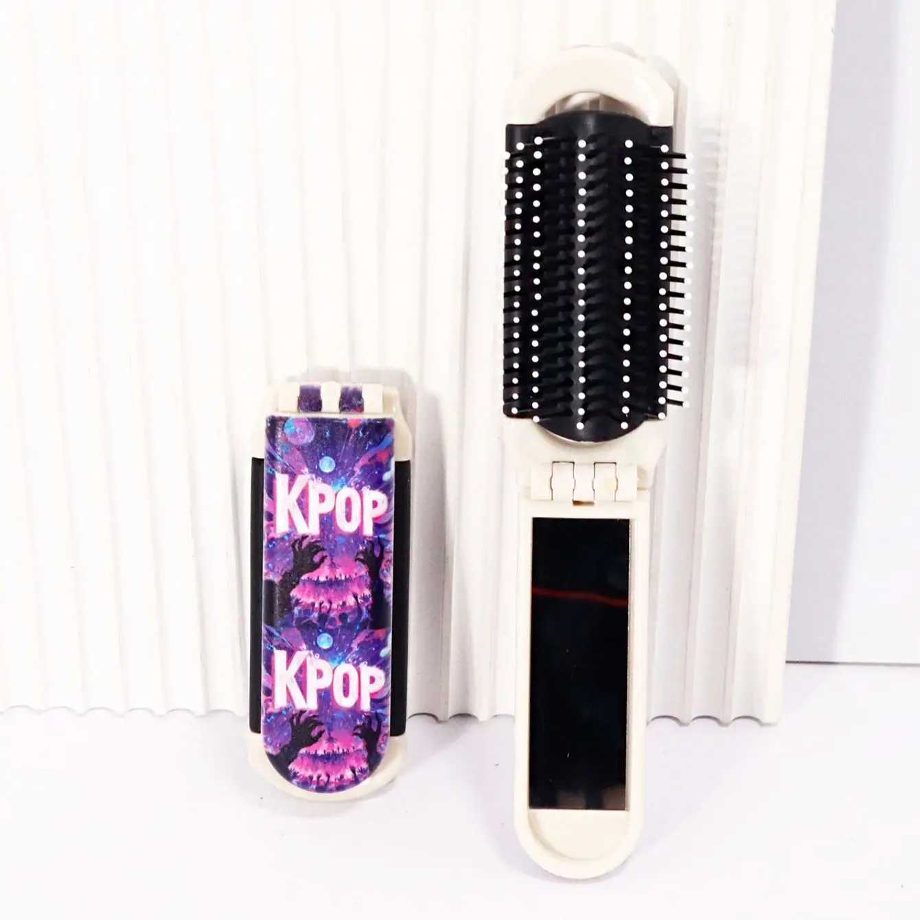 مشط مرآة صغير قابل للطي من K-pop Korean Wave - مضاد للكهرباء الساكنة وتدليك الرأس، مثالي للسفر، مثالي لمحبي KPOP هدية مثالية
