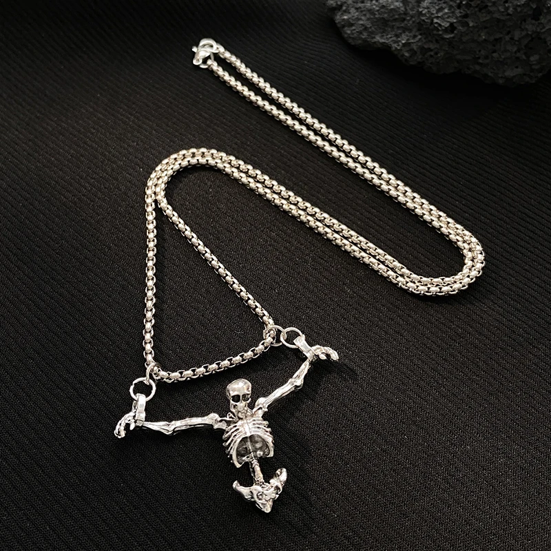 Retro Punk Necklace Half Body Skull Pendant Necklace Fashionable and Trendy Men's Gothic Jewelry Hip-Hop Dark Gifts