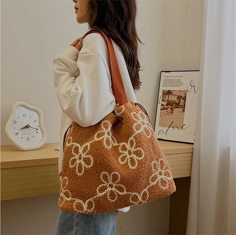 

Autumn Winter Fashion Lamb Wool Shoulder Bag Women's Flower Drawstring Bag Large Capacity commute Tote Bag Shopping Bag