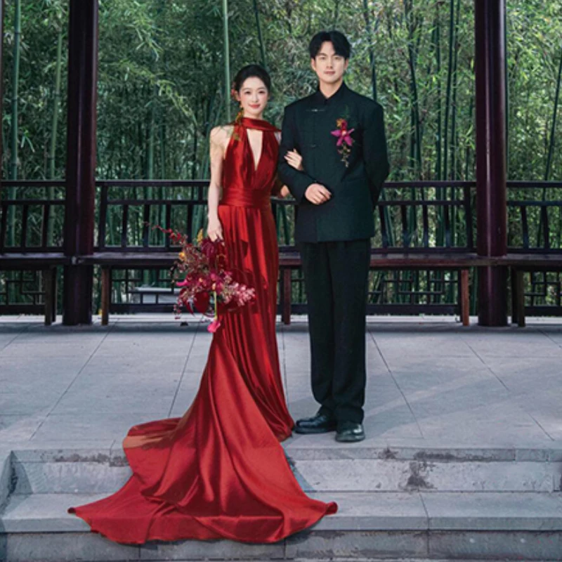 فستان نخب الساتان أنيق برقبة رسن فستان خطوبة الزفاف الراقية الخفيفة الفاخرة المتخصصة الأحمر على الطراز الوطني الزفاف