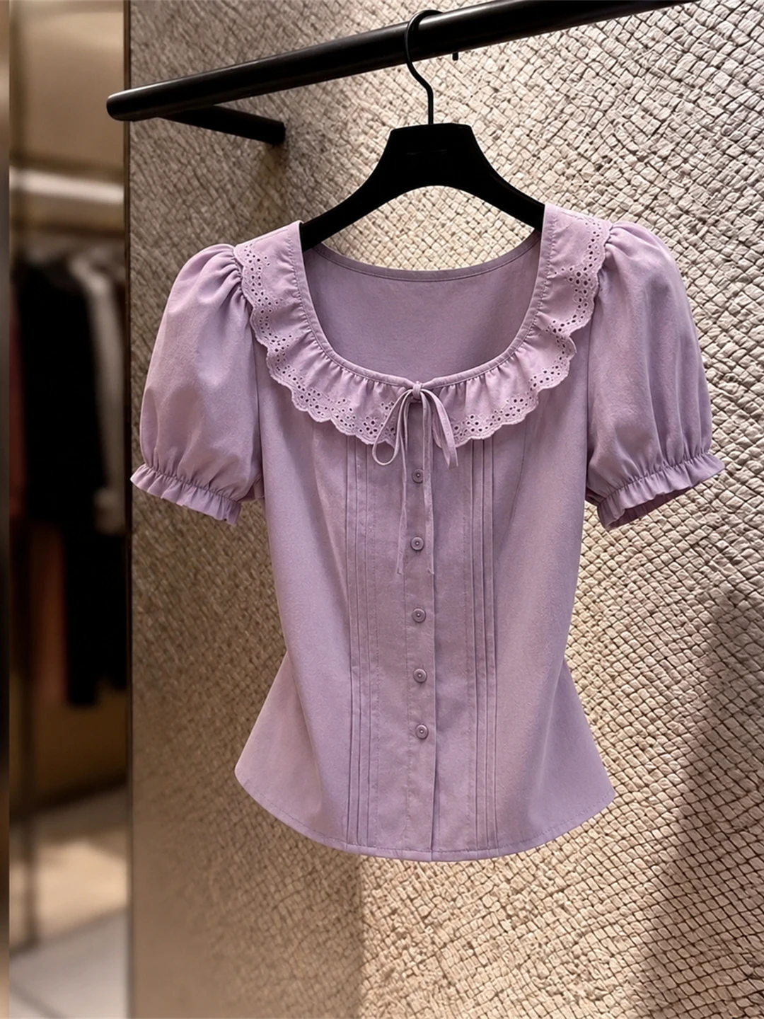 

Chic Summer 2026 Women's Shirt Reducing Age Gentle Style with Lace Design Unique Fashionable Short Sleeve round Neck Bubble S...