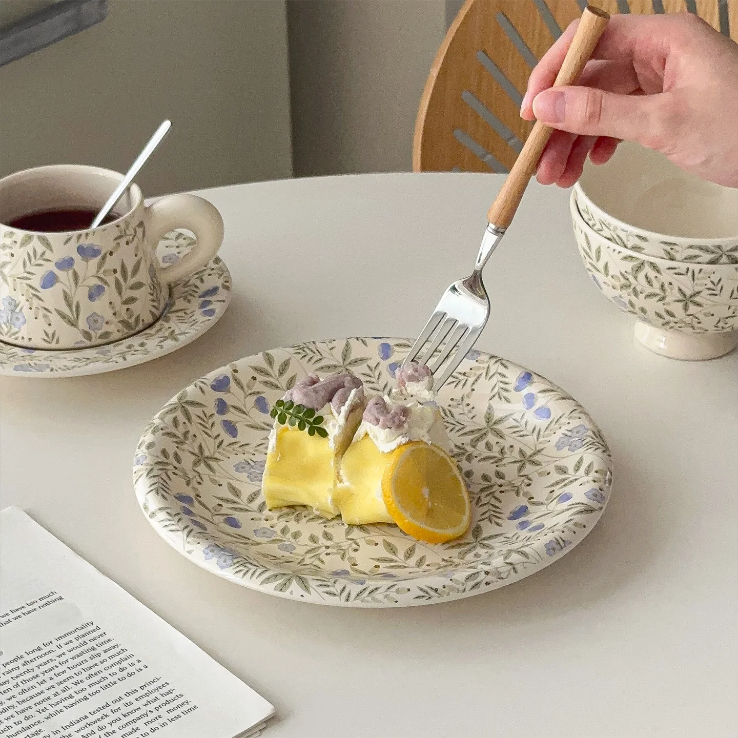 

French Style Flower Pattern Ceramic Plate New Household 8.5 Inch Good-looking Round Dishes High Temperature Applique Craft Plate