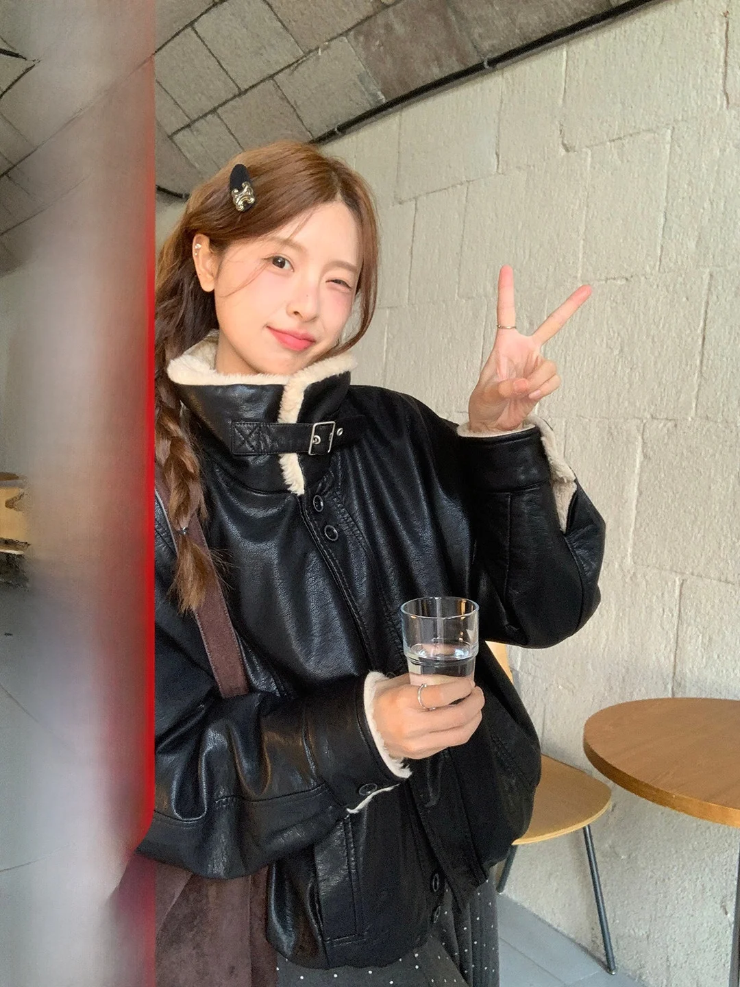 Warmer Pelzkragen Biker-Stil Koreanische Mode Damen Lederjacke Mantel Lang mit Ketten Touristisch Jugendlich Geeignet