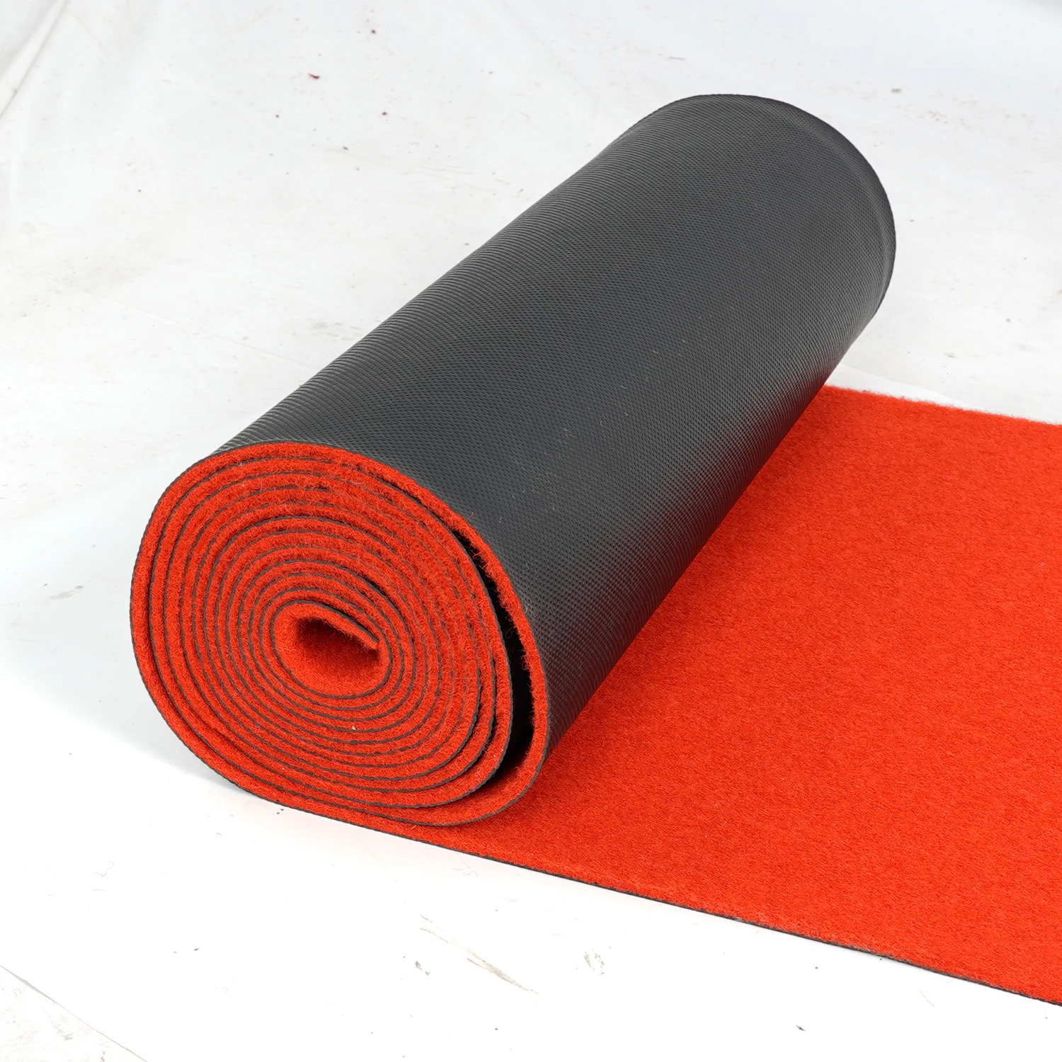 

Factory hallway exhibition birthday event stage custom heavy plain thick red carpet anti-slip backing red carpet for weddings