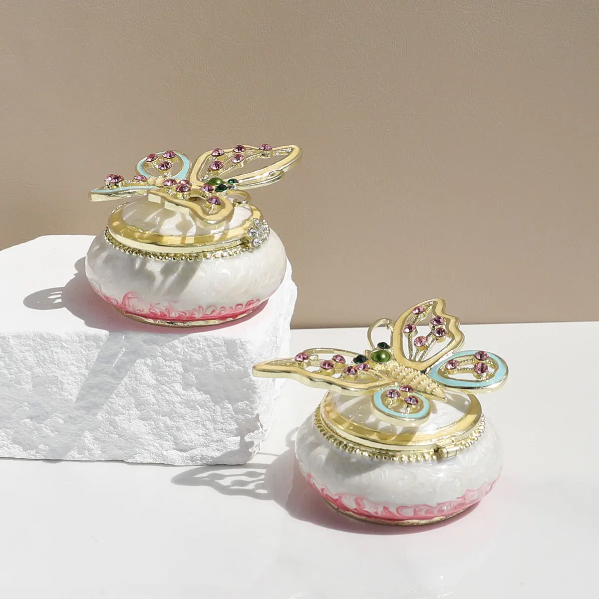 

Enamel Butterfly Decorative Box, Hand-Painted Metal Craft Figurine , Hinged Jewelry Trinket Box Gifts Home decorations