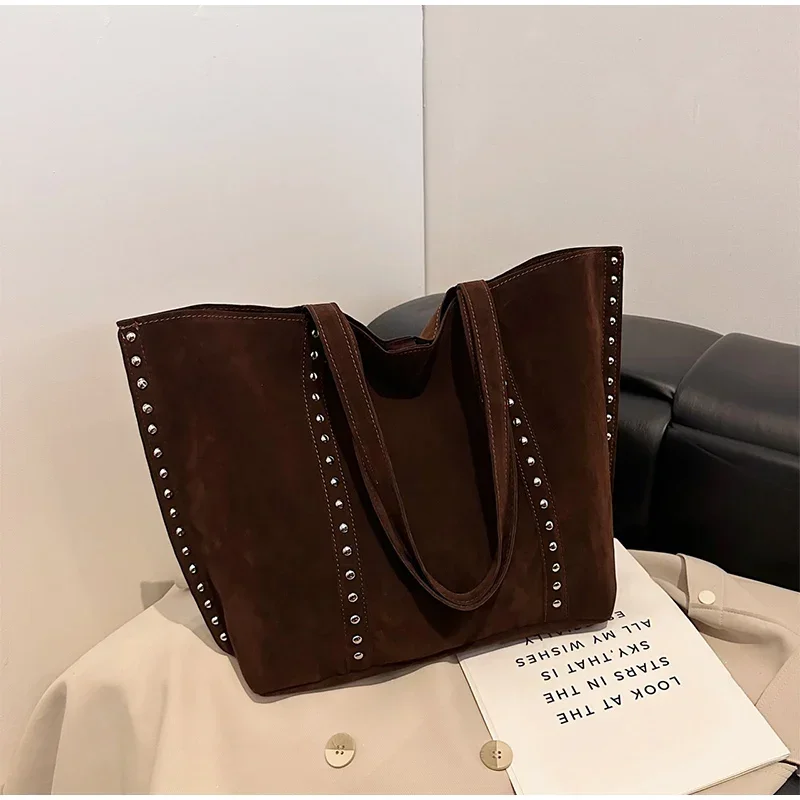 Y2kn Frauen Niet Tote Tasche Herbst Und Winter Neue Vielseitige Casual Schulter Unterarm Tasche Marke Designer Mode Einfache Handtasche – Detail 7
