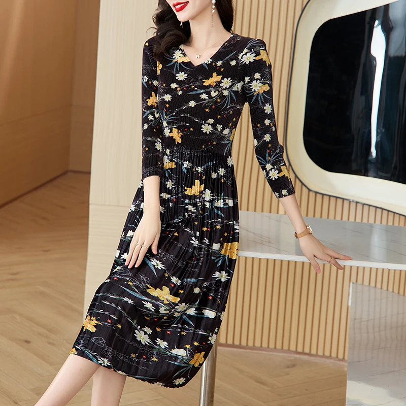 

Sanzhai Pleated Flower Print Dress 2023 Autumn/Winter New Gold Velvet Elastic Loose Large Retro V-neck Slim Knee Length Dress