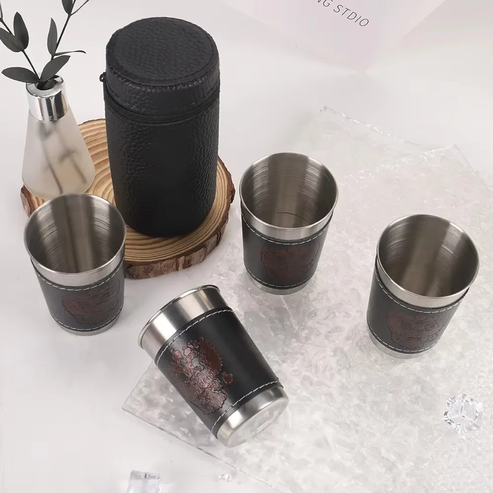 4-teiliges tragbares Outdoor-Reisebecher-Set aus Edelstahl, tragbares Design, Whiskybecher mit PU-Leder-Becherhülle, Kaffeebecher