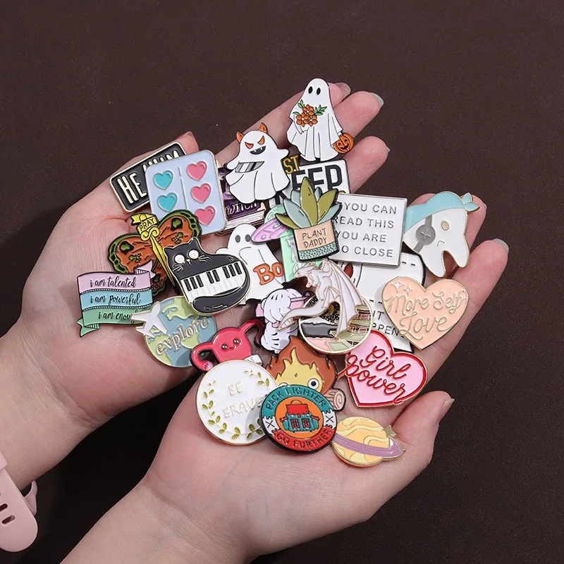 

100PCS Enamel Badges Diversity Random Badges Personalized Metal Pins For Backpack Clothes Bag Hat Decor Jewelry Accessories