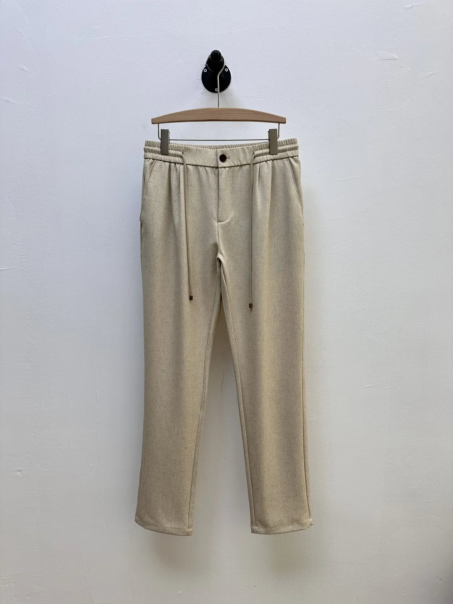 

BILLIONAIRE SIJITONGDA Linen casual pants are made of a blended texture of 27% linen and 68% fiber, with outstanding permeabilit