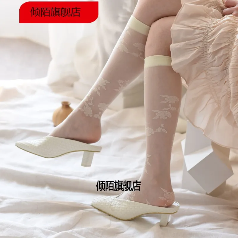 

French Style Gentle Fairy White Vintage Rose Jacquard Anti-Snag Calf Socks Mid-Calf Socks for Women