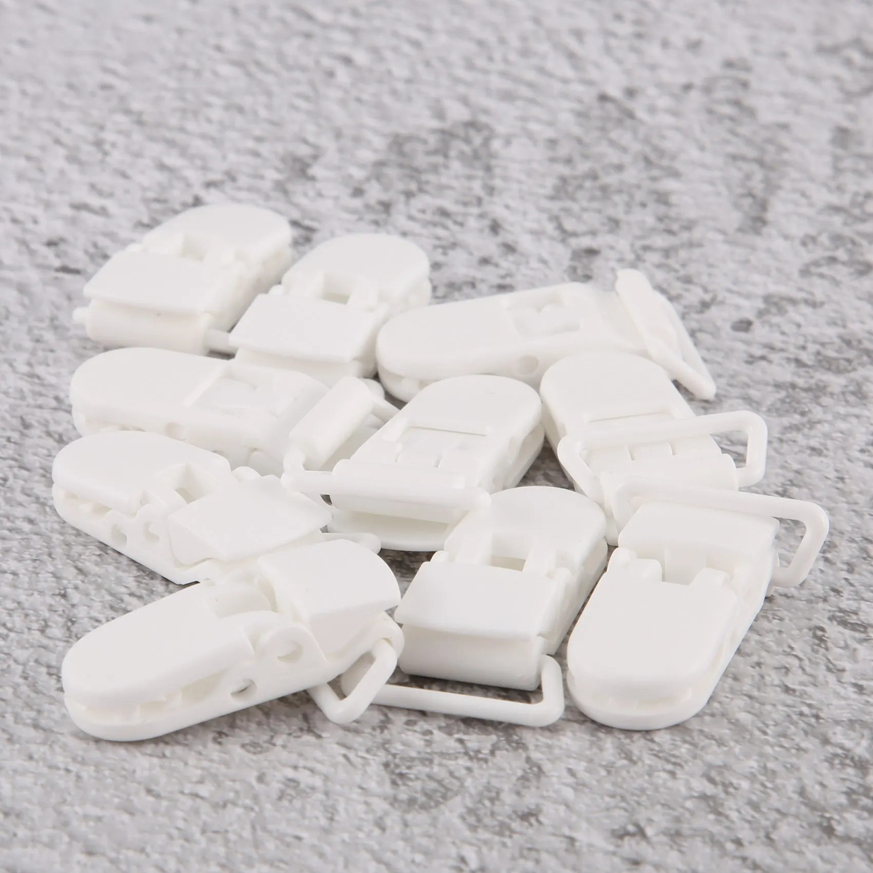 ABGQQ 10Pcs Baby Kids T-shape Plastic Pacifier Clips Soother Dummy Style Badge Holder white