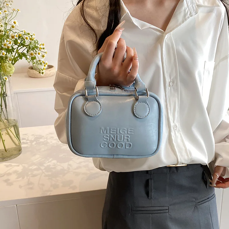 

New bag female 2025 fashion generous texture fashion trend crossbody summer hundred ladies ins handbag small square bag