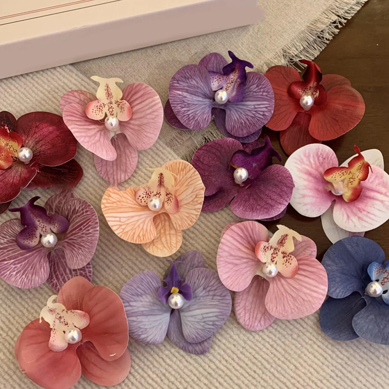 Korean Sweet Phalaenopsis Flower Hairpins Fashion Bohemia Creative Design Cloth Floral Pearl Hair Clip Female Headdress 2024 New