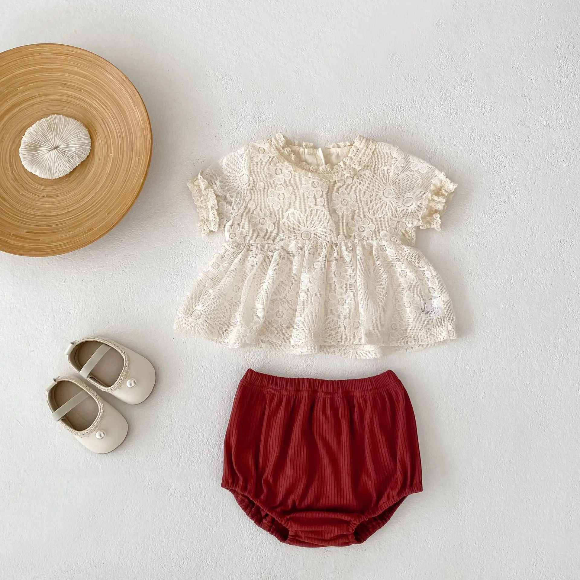 

2025 Summer new 2-4 year old baby clothing, fashionable hollow lace top and flower bud pants two-piece set for baby girls