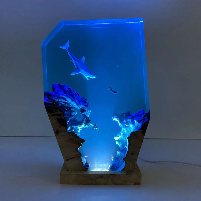 Underwater Adventure Theme Resin Light Creative Artistic Beautiful Night Light Craft Decoration USB Table Lamp Shark Diver