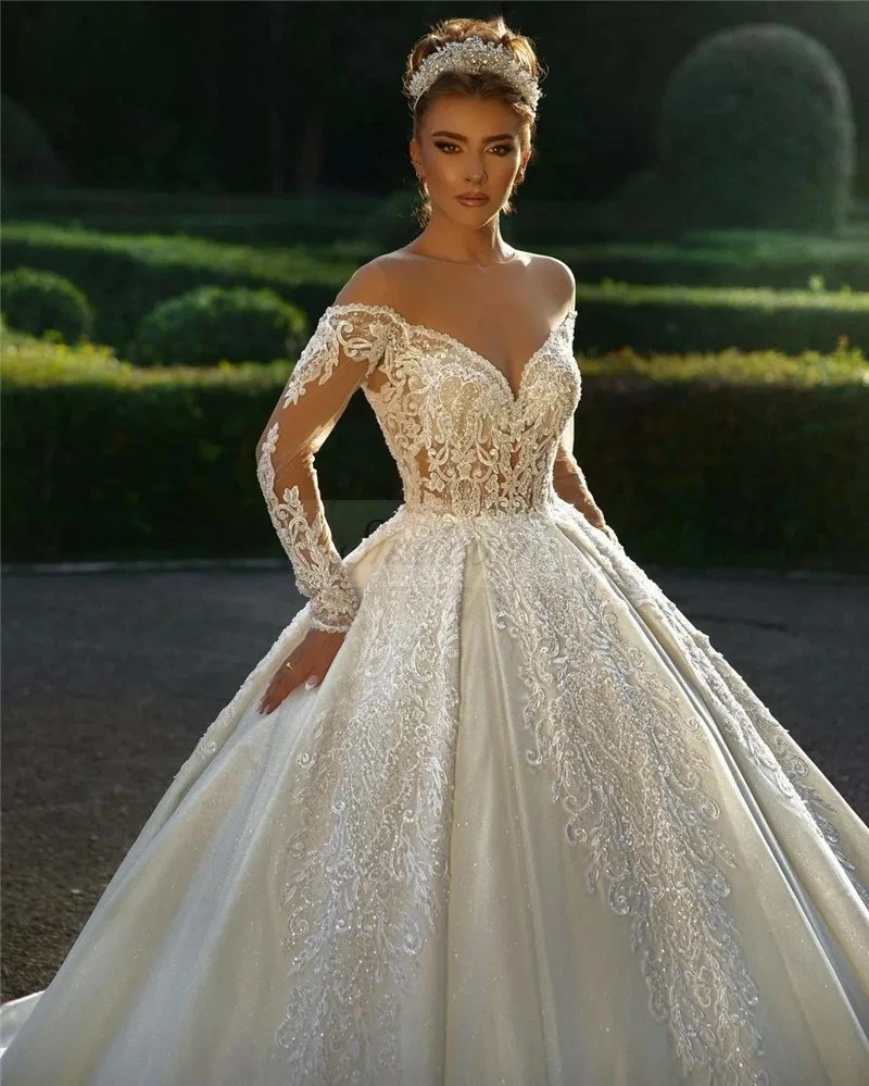 Luxury Ball Gown Wedding Dress Sweetheart Long Sleeve Lace Applique Beaded Bridal Gown Customized Holidays Party Clothing