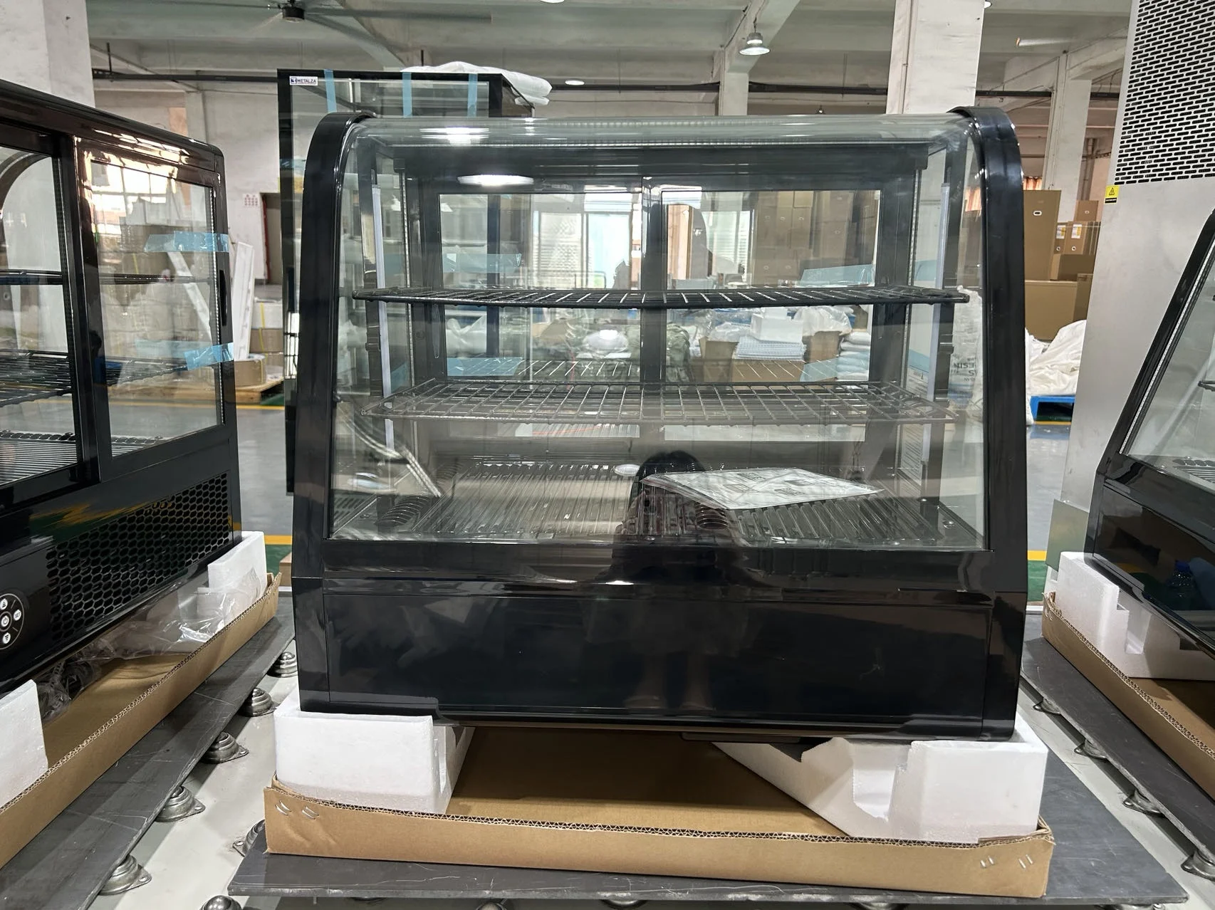 100L Upright Double Door Bakery Cake Display Cooler With Automatic Defrost For Commercial Use