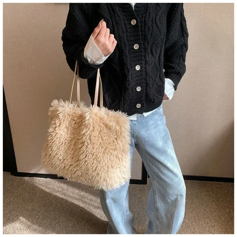 Autumn and Winter Large-capacity Plush Bag New Women's  Fashion Commuter Shoulder  Plush  Tote Bag