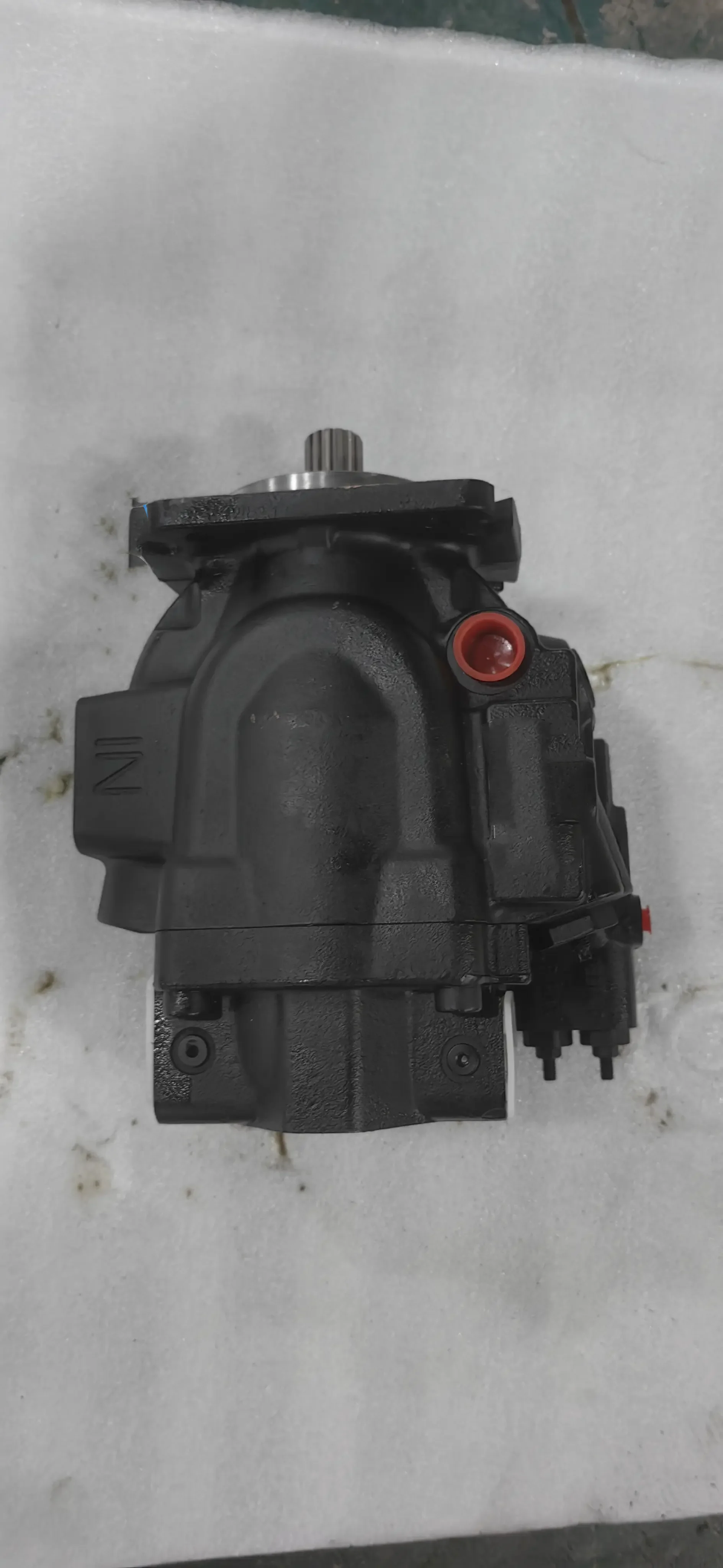 High pressure hydraulic pump P2060 P2075 P2105 P2145 P3075 P3105 P3145 variable piston pump P2075L00C1C32LA25V00S1A1P