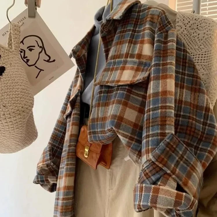 قميص صوفي منقوش داخلي منقوش عتيق للنساء مع طية صدر السترة لخريف وشتاء 2025 نمط جديد نمط شبكة حجب الألوان