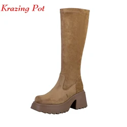 Krazing Pot Sheep Suede punta tonda tacchi alti spessi stivali occidentali Winter Flock Design europeo Zipper Keep Warm stivali alti alla coscia