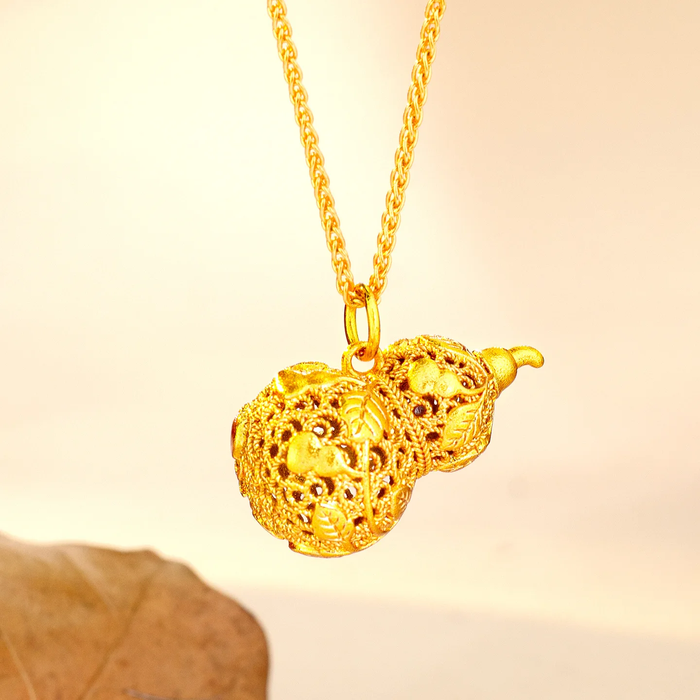 

Luxury 24K 9999 Pure Gold real gold Hollow Filigold Climbing Gourd Pendant Clavicle Chain