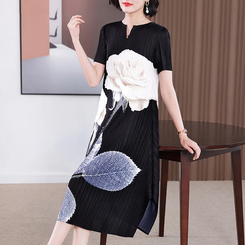 

Lady's Elegant Middle-Aged Mom Summer Clothes Dress New Loose Slimming Plus Size Women's Clothing Black Miyake Pleated Dress