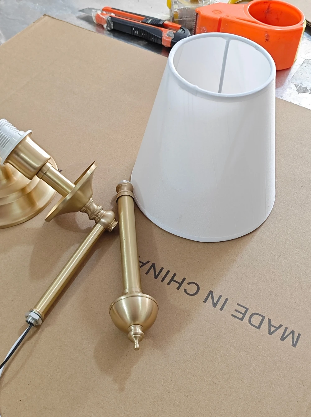 

Shipping【order：8206270882212264，double heads wall lamp】