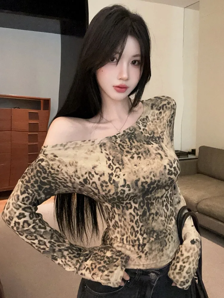 

Retro Spicy Girl Leopard Print Asymmetrical Shoulder Long Sleeve Slim Fit T-Shirt Women's Autumn Winter Fashionable Base Shirt