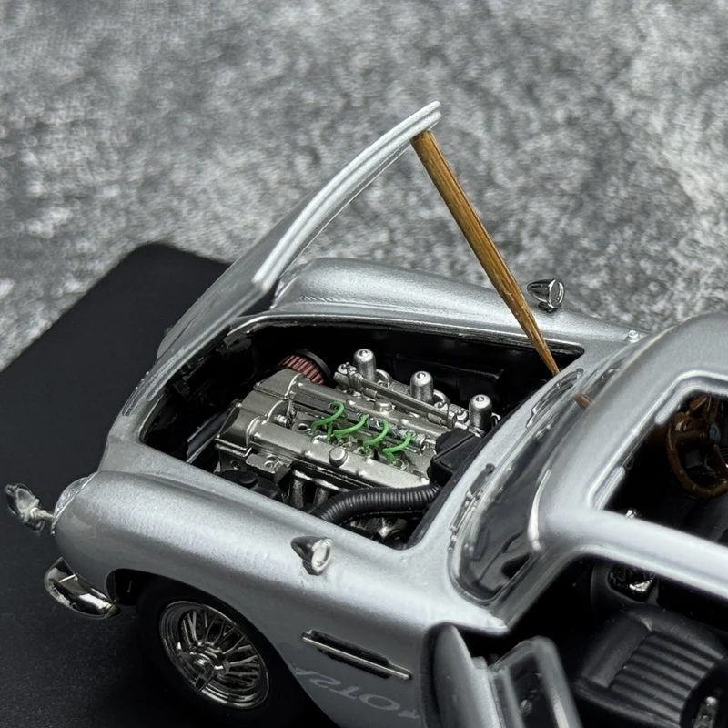 โมเดลรถอัลลอยด์อัลลอยด์อัตราส่วน 1/43 ของแอสตัน มาร์ติน รุ่น DB5 ของเล่นสะสม พร้อมกล่องเดิม