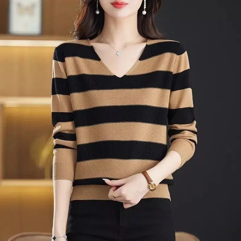 Temperament Simple Fashion New Loose Slim Look Thin V-neck Long Sleeved Sweater Women\'s Patchwork Hollow Out Striped Knitted Top