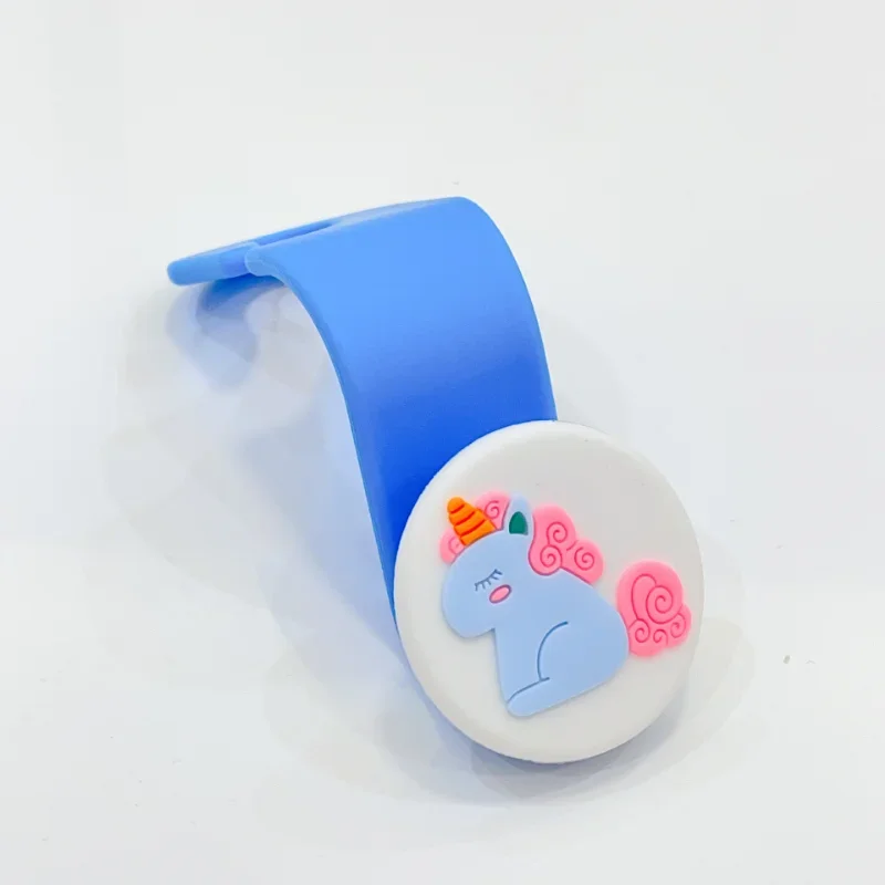 خطاف مدمج مثبت على السيارة مع نمط كرتوني إبداعي للسيارة، مطاط ناعم للاستخدام في السيارة، خطافات مسند الظهر لمقعد السيارة الخلفي