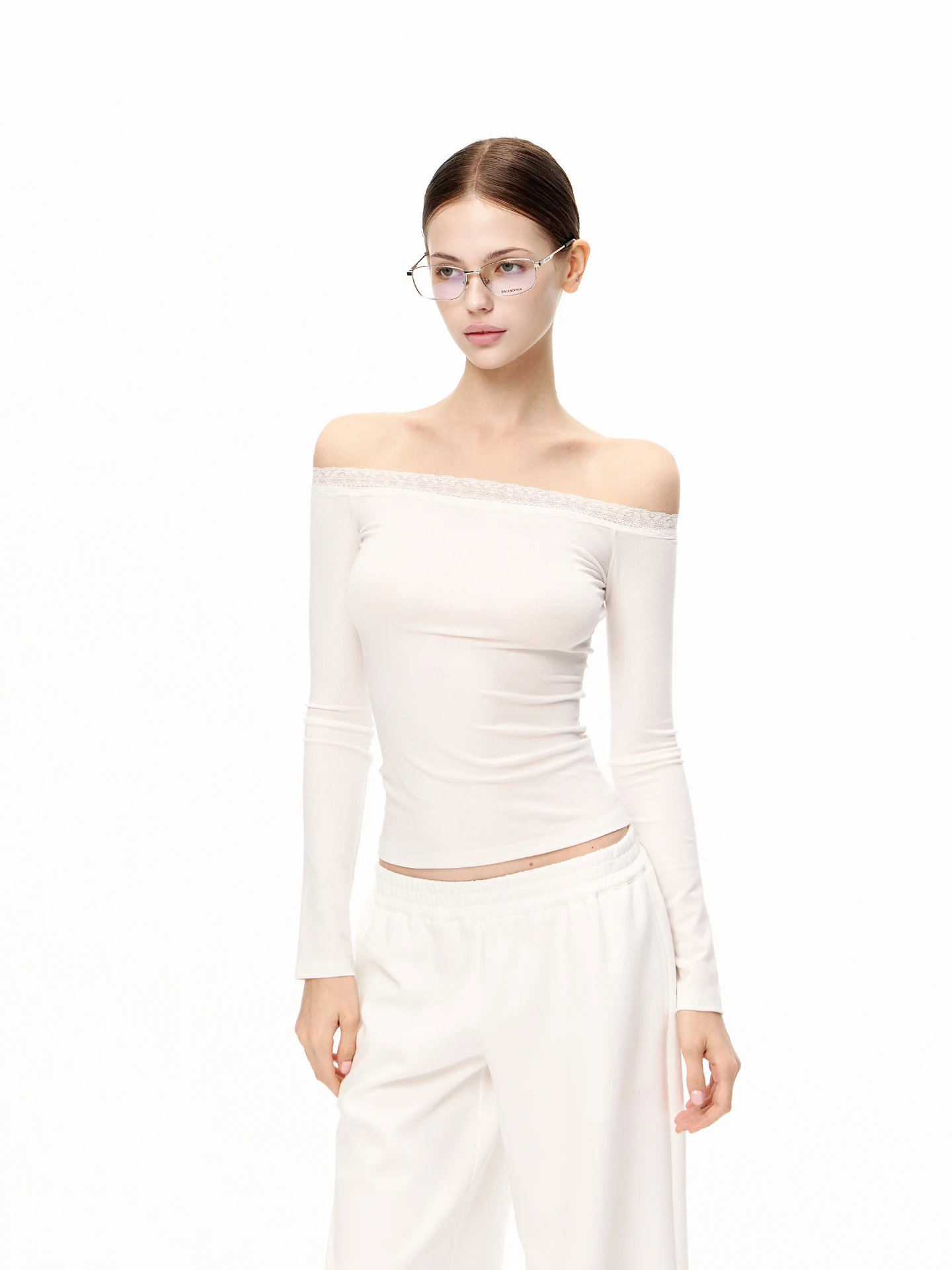 JLAUNT White One-Shoulder Long Sleeve T-Shirt Women's Slim Fit Inner Wear Lace Splice Casual Top for Autumn Season