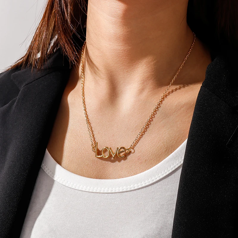 Aihua Goldfarbene Mädchen-Liebesbriefe-Halsketten und Anhänger für Damen, modische Schlüsselbeinkette, prägnante OL-Halsketten, Geburtstagsgeschenke – Detail 4