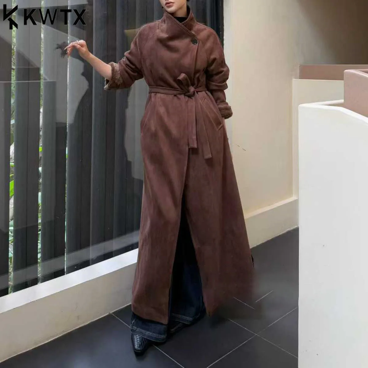 

KWTX женское утолщенное длинное шерстяное пальто с воротником-стойкой и поясом из искусственной замши, винтажное элегантное повседневное шикарное новое поступление, осень-зима 2025