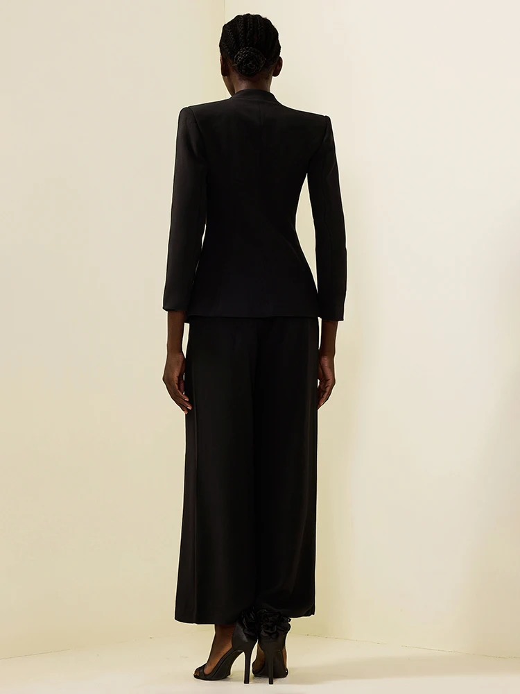 طقم بنطال نسائي أسود أنيق من VC - سترة علوية برقبة على شكل حرف V عميقة مع زر ذهبي + بنطلون واسع الساق للحفلات المسائية