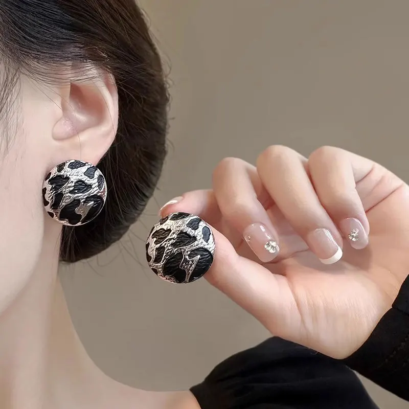 Vintage Unique Leopard Print Square Round Heart Shaped Earrings for Women Texture Enamel Geometric Stud Earrings Fashion Jewelry