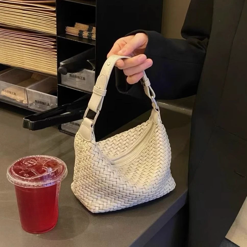Somenie niche woven handbag women's 2026 new versatile soft leather casual hand carry messenger bag premium shoulder bag
