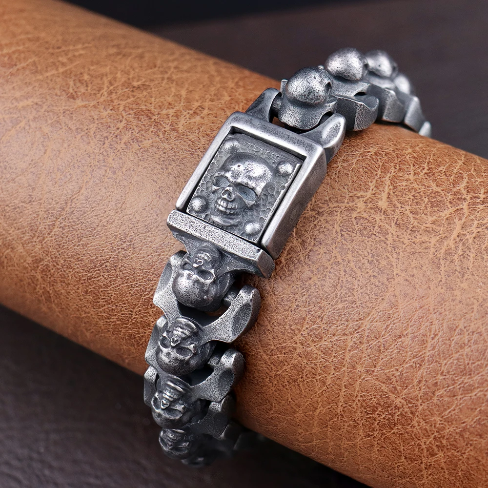 กำไลข้อมือผู้ชายสไตล์วินเทจลาย - Gothic Skull Ring บทวิจารณ์และราคา