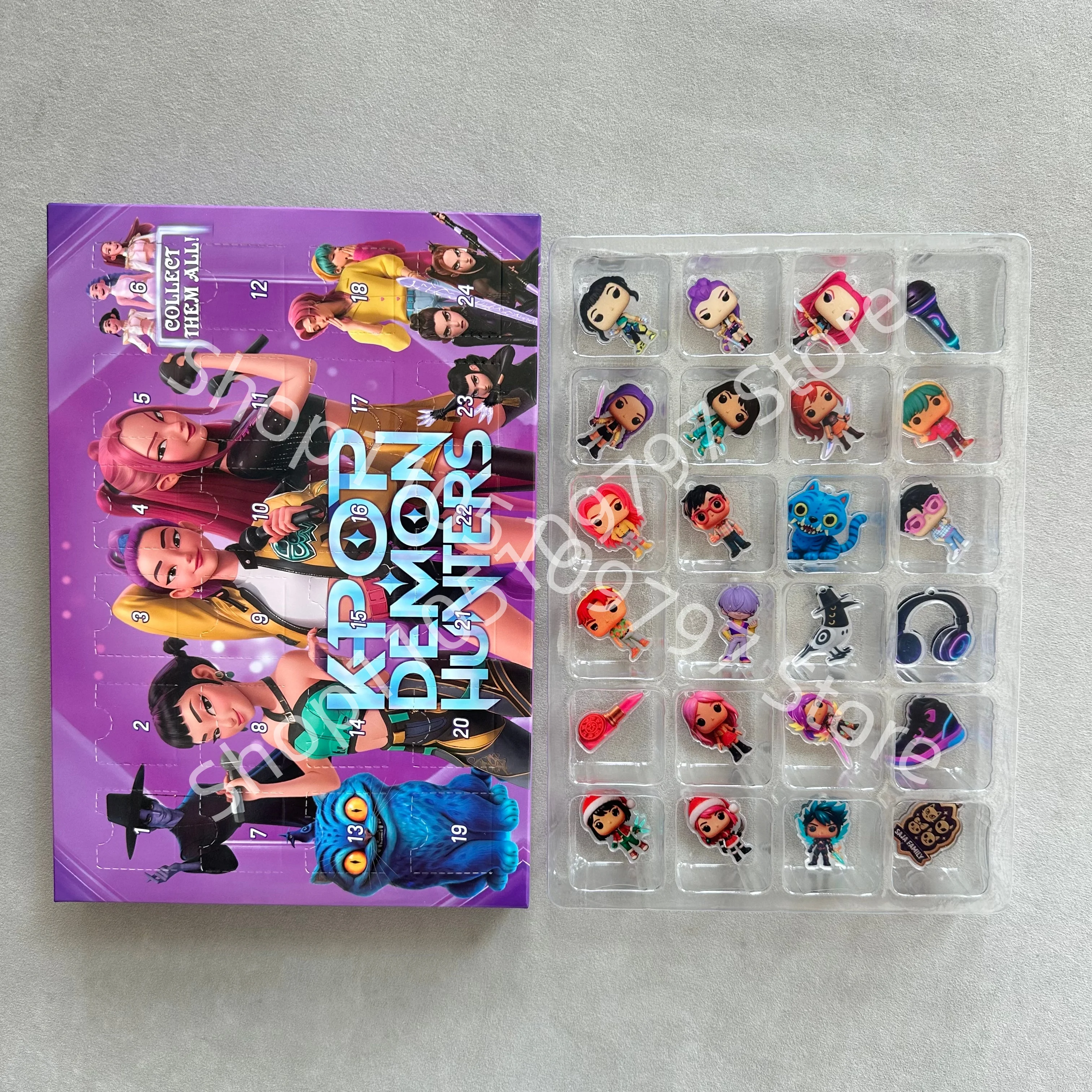 جديد 2025 التقاويم العد التنازلي Kpop شيطان الصيادين تقويم القدوم نموذج دمية جمع مكتب الديكور الأطفال هدايا عيد الميلاد